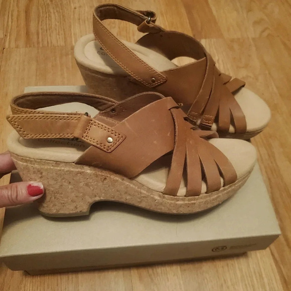 Clarks Shoes - Clarks collection Gisele Ivy Tan Leather womans 7.5. Sandal platforms